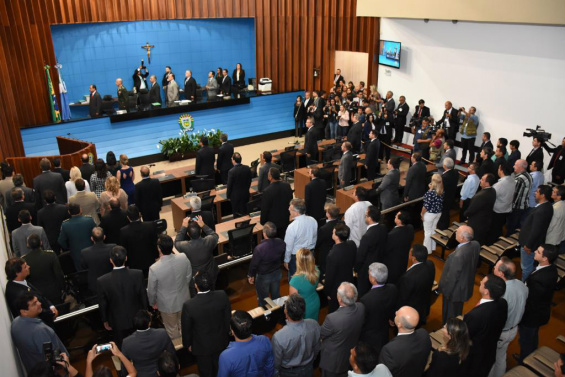 Representantes de órgãos e entidades participaram do início do ano legislativo
Foto: Roberto Higa AL/MS