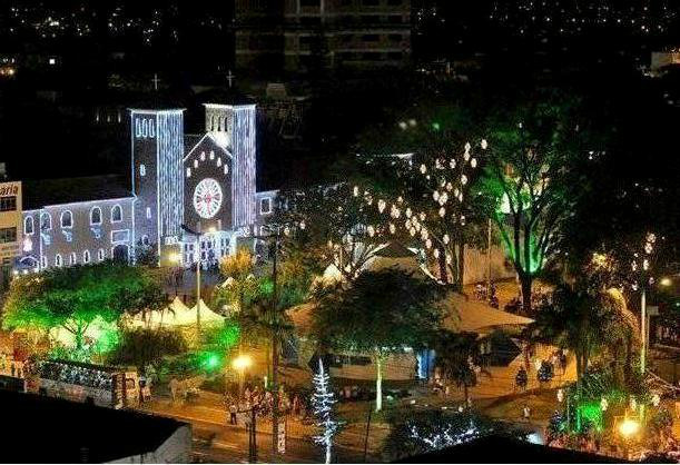 Praça Antonio João/ Matriz Imaculada Conceição - Centro de Dourados. Foto Aparecido Frota