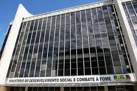 Após 200 mil perícias, governo cancela 180 mil auxílios-doença Após 200 mil perícias, governo cancela 180 mil auxílios-doença