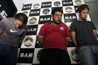 Suspeitos tentaram incriminar ex-namorado de musicista assassinada Na sequência, Anderson, Ronaldo e Luiz Alberto, presos pela polícia. (Foto: Marcos Ermínio)