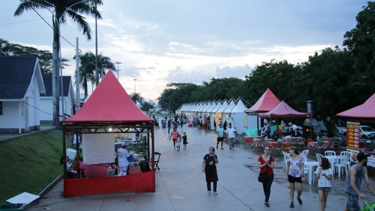 Feira de Artesanato “Mãos que criam” é adiada por causa mau tempo Feira de Artesanato “Mãos que criam” é adiada por causa mau tempo