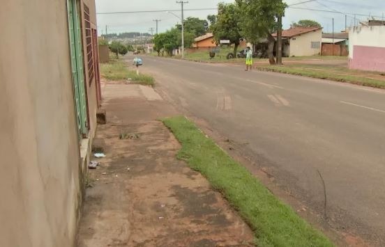 Adolescente fica ferido ao ser atropelado por outro adolescente, no bairro Vivendas do Parque (Foto: Reprodução)