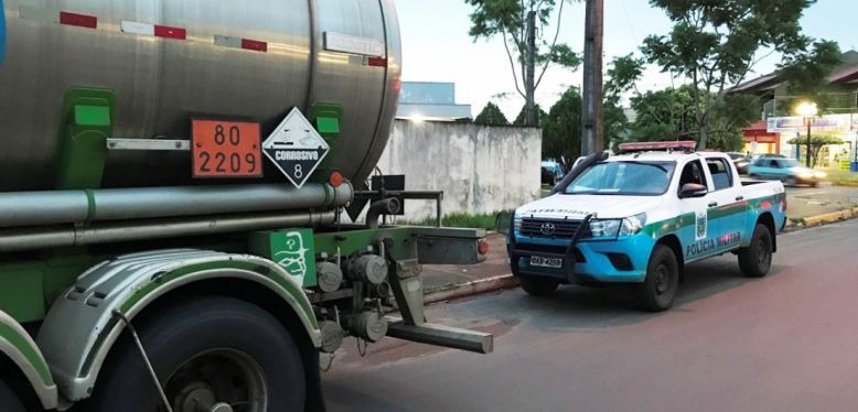 PMA apreende caminhão com 10 t de formol sem autorização ambiental