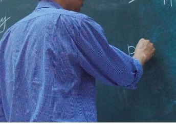 UFMS seleciona professores substitutos com salários de até 6,2 mil UFMS seleciona professores substitutos com salários de até 6,2 mil