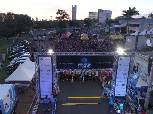 Seguem abertas as inscrições para a corrida noturna da Cassems O propósito do evento é promover um estilo de vida saudável por meio da prática esportiva. Ascom/Cassems