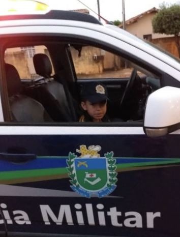 Policiais militares realizam sonho de criança que sonha com a carreira militar Divulgação/Polícia Militar