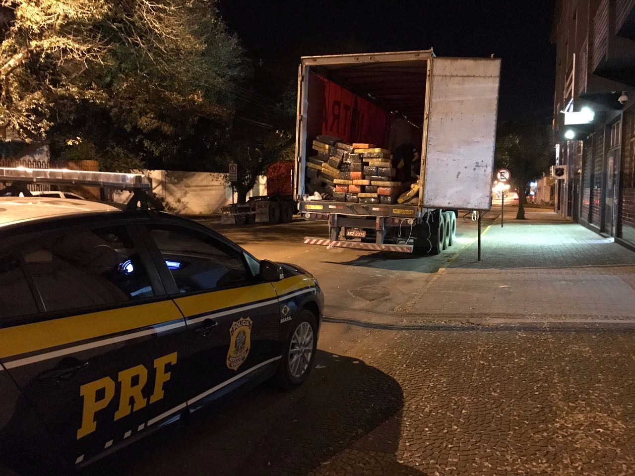 PRF apreende droga, armas e munições em carga de feijão PRF/Divulgação