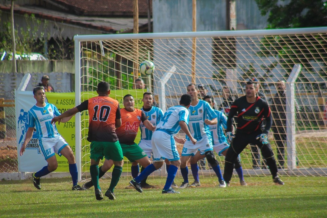 Nova Andradina, Novo Horizonte do Sul e Bela Vista passam à 3ª fase da Copa Assomasul Novo Horizonte (azul e branco) fez 2 a 1 em Bela Vista. Edson Ribeiro