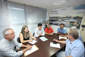 Foto: Thiago Morais

Reunião entre Daniela, Idenor, demais membros da Mesa Diretora e membros da comissão de transição