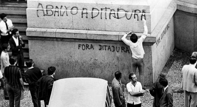 Bolsonaro diz que União já pagou R$ 9,9 bi a anistiados políticos Passeata dos Cem Mil desafiou a Ditadura Militar no Brasil
Conhecimento Científico