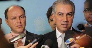 Presidente da Assembleia, deputado Junior Mochi e governador Reinaldo Azambuja (em entrevista)/ Foto: Chico Ribeiro