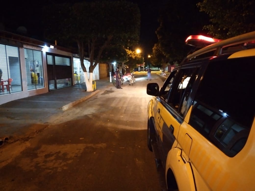 Homem é preso por violência doméstica e 22 comércios desrespeitam toque de recolher Ilustração