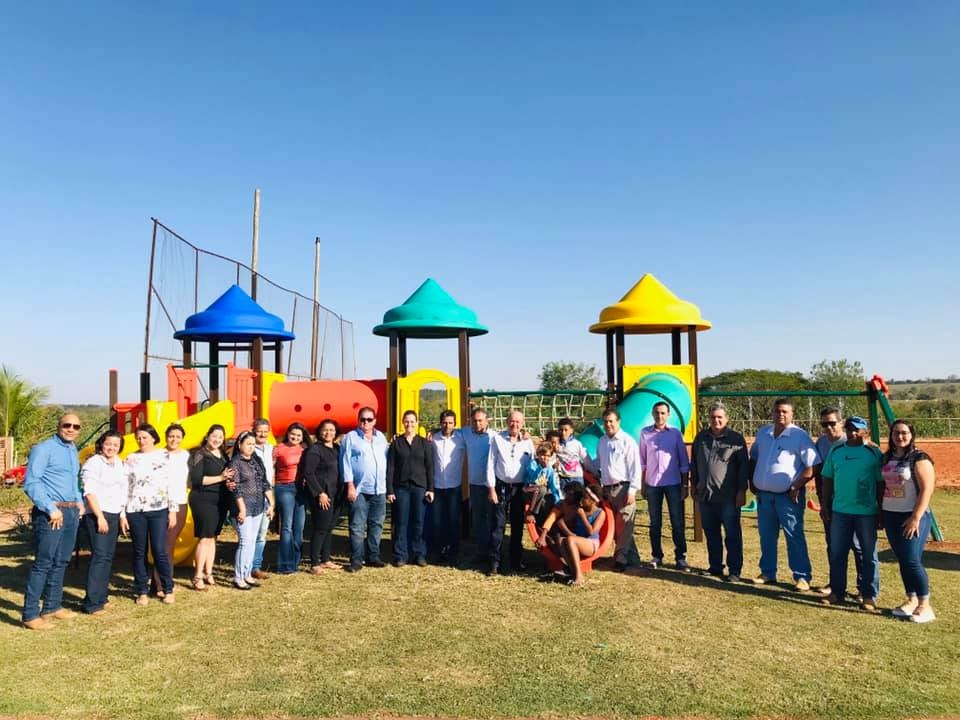 Santa Rita do Pardo recebe parque infantil adquirido com recursos do Funles Santa Rita do Pardo recebe parque infantil adquirido com recursos do Funles