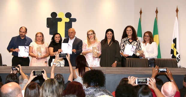 Nove municípios recebem o Selo Social Prefeitura Amiga da Mulher Nove municípios recebem o Selo Social Prefeitura Amiga da Mulher