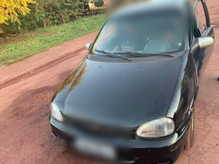 Polícia flagra criança de 9 anos dirigindo carro com pai de passageiro Divulgação/Polícia Civil