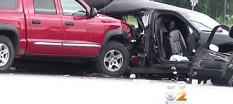Quatro mulheres morrem em acidente em despedida de solteira Picape bateu contra limusine em Long Island (Foto: Reprodução/CBS)