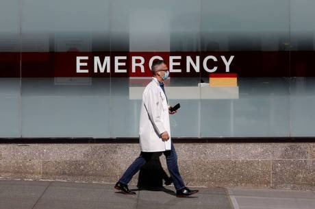 Coronavírus já deixou mais de 1,05 milhão de doentes
Brendan Mcdermid/Reuters