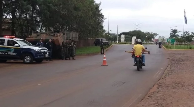Exército e PF se juntam em operação contra o contrabando na fronteira Exército e PF se juntam em operação contra o contrabando na fronteira