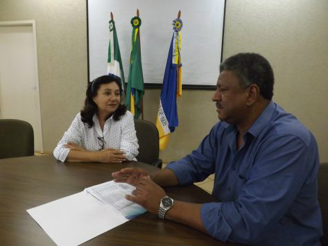 A prefeita Délia Razuk recebe em seu gabinete o deputado estadual João Grandão e conversam sobre a liberação de recursos de emendas estaduais que atenderão vários segmentos da comunidade douradense – Nicanor Coelho/Assessoria de Comunicação da Prefeitura de Dourados
