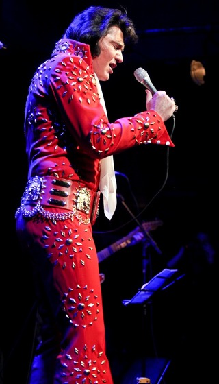 Em memória dos 42 anos sem o Rei do Rock, fãs podem conferir que Elvis não morreu Em memória dos 42 anos sem o Rei do Rock, fãs podem conferir que Elvis não morreu