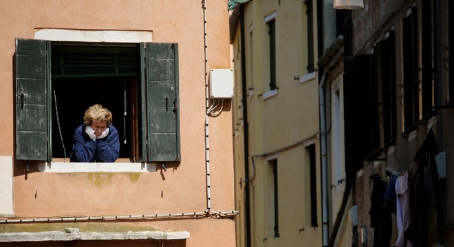 Italianos seguem em quarentena; a região norte é a mais afetada pelo novo coronavírus
Manuel Silvestri/ Reuters