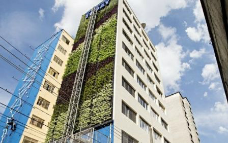 Prédio ao lado do Minhocão inaugura jardim elevado