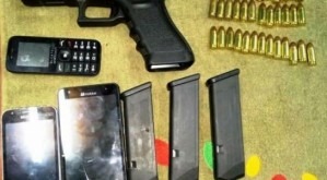 Arma apreendida com o Suboficial. Porã News.