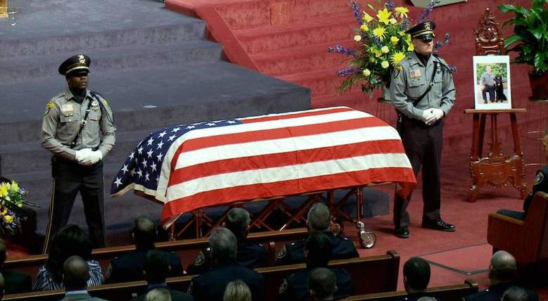 Kye chegou a passar por uma cirurgia, mas não resistiu e morreu, após dois anos de serviço
Foto: Reprodução/AcidCow