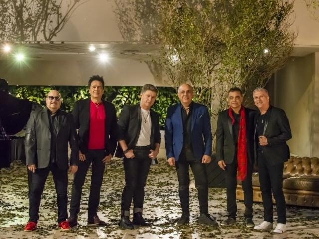 Roupa Nova vem a Campo Grande e Dourados com a turnê “Novas do Roupa” Cleberson, Feghali, Kiko, Nando, Paulinho e Serginho são os seis integrantes da banda. Assessoria