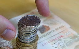 Salário mínimo de 2016 causará impacto de R$ 2,2 bilhões nos Municípios, aponta a CNM