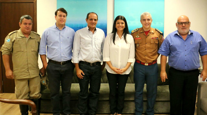 Rose acerta detalhes para instalação do Corpo de Bombeiros em Nova Alvorada do Sul Arlei e Rose (ao centro) com assessores do Governo do Estado e da Prefeitura de Nova Alvora do Sul. Foto: Leka