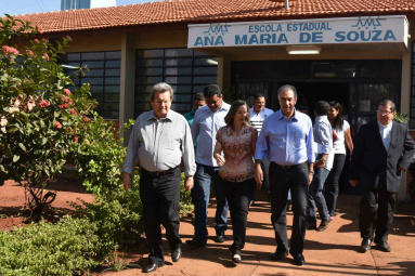 Reinaldo entrega reforma de escola e ressalta empenho para melhorar qualidade do ensino