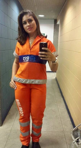 Rita Mattos com seu uniforme de trabalho Foto: Reprodução/ Facebook