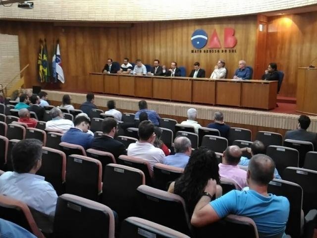 Prefeitura vai desmembrar taxa do lixo do IPTU em Campo Grande Reunião na OAB discute critérios para definição dos valores da taxa do lixo na Capital. (Foto: Kleber Clajus)