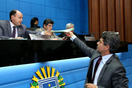 Foto: Victor Chileno AL/MS
Rinaldo, à direita, diz que falta de água ameaça abastecimento em todo o Brasil