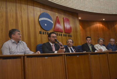 Audiência sobre a cobrança da taxa do lixo no IPTU, realizada na OAB, hoje - Foto: Paulo Ribas / Correio do Estado