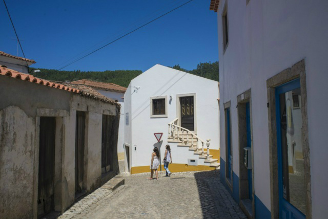 Conheça Dornes, uma vila medieval às margens de um rio esmeralda As ruas quase sempre vazias de Dornes (Foto: Ora, Pois!)