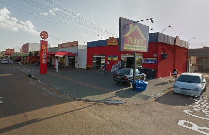 Adolescente foi morto com mais de 10 tiros e polícia desconfia de acerto de contas Adolescente foi executado no da Rua Da Divisão com a Rua do Cabedelo. Google/Street Viem