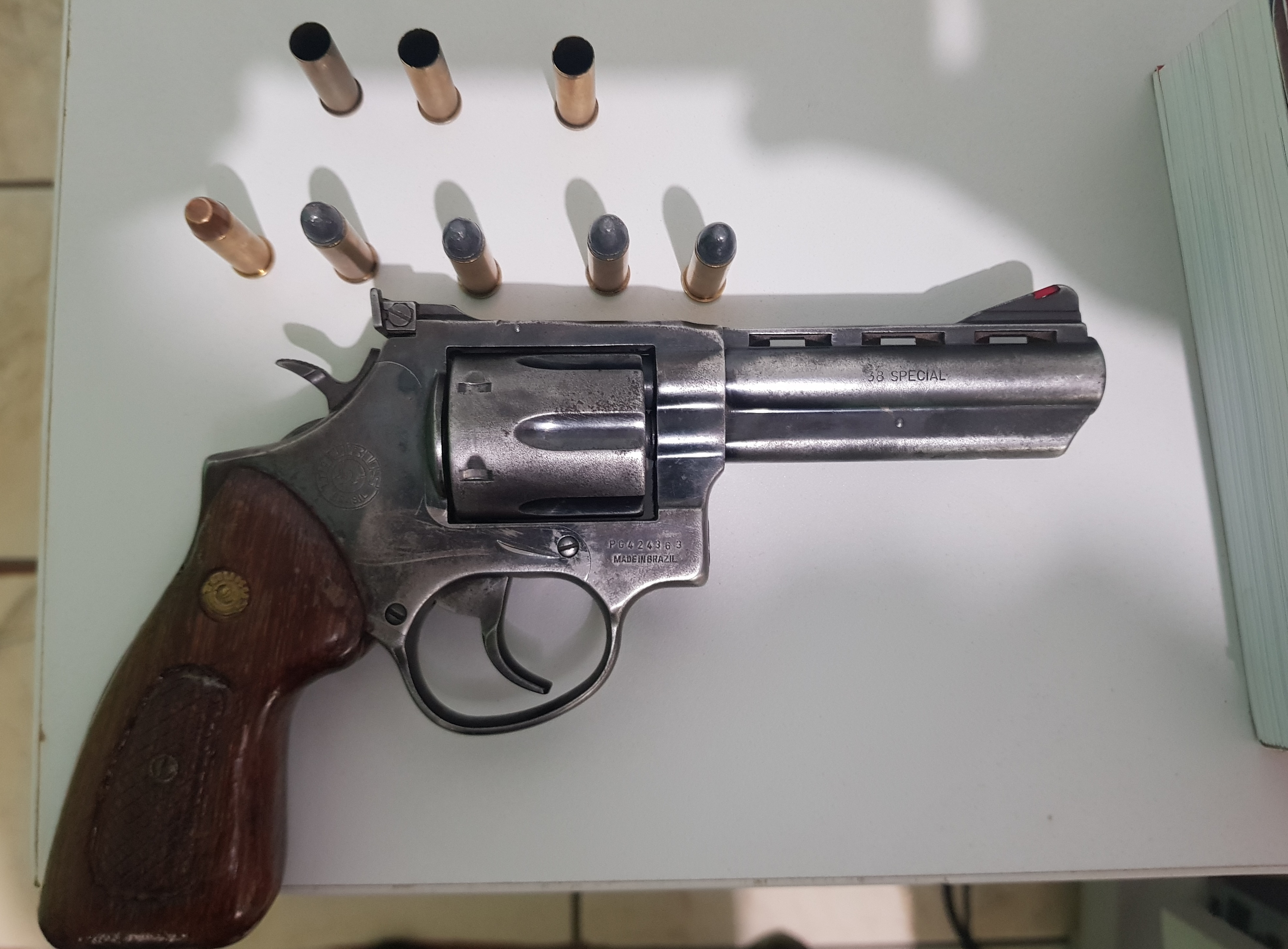 Homem é preso por disparos de arma durante partida de futebol Homem é preso por disparos de arma durante partida de futebol