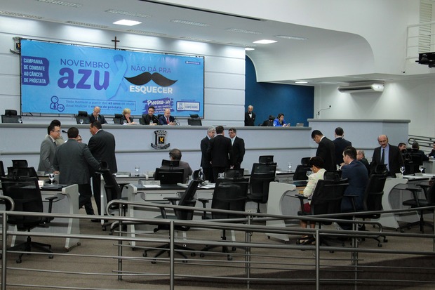 Vereadores aprovam dois Projetos na sessão desta quinta-feira Vereadores aprovam dois Projetos na sessão desta quinta-feira