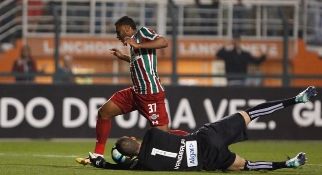 Wendel criou a melhor chance do jogo após driblar Vanderlei
Léo Pinheiro/Estadão Conteúdo