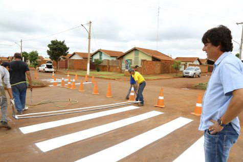 Agetran atende bairros com sinalização em locais de maior tráfego de veículos e próximo às escolas – A. Frota