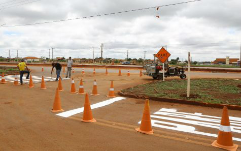 Agetran atende bairros com sinalização em locais de maior tráfego de veículos e próximo às escolas – A. Frota