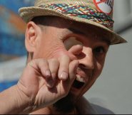 Sobrevivente do câncer, Billy Owen perde um olho e abraça nova carreira de ator como zumbi Billy Owen diz que começou a ver as coisas de um novo jeito, em fevereiro de 2009.