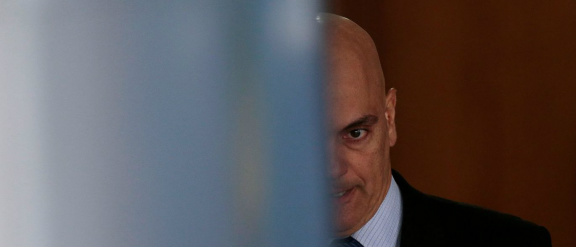 Com trajetória polêmica, Moraes pode ficar no STF até 2043