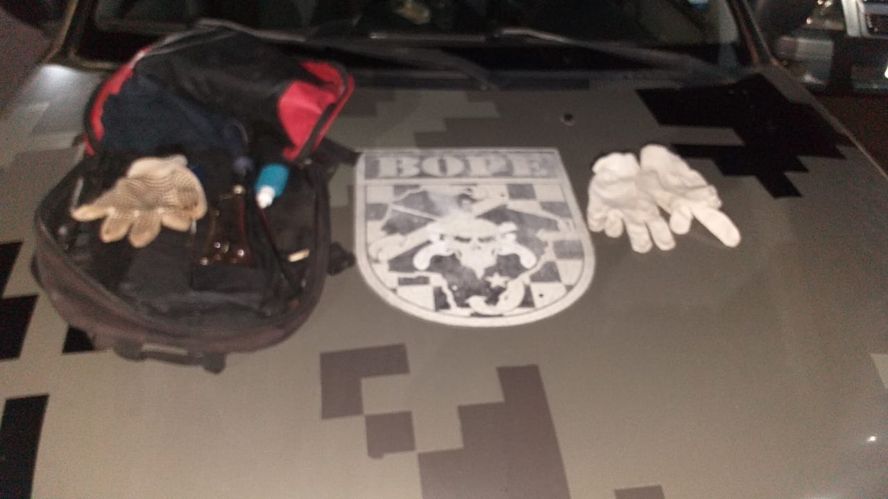 PM flagra dupla tentando furtar farmácia no centro de Campo Grande A dupla foi presa pela PM e encaminhada a Depac-Centro.