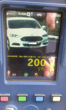 Polícia flagra veículo a 200 por hora em rodovia de MS Polícia flagra veículo a 200 por hora em rodovia de MS