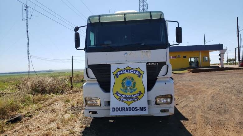 PRF prende homem com carreta roubada no estado de SP
