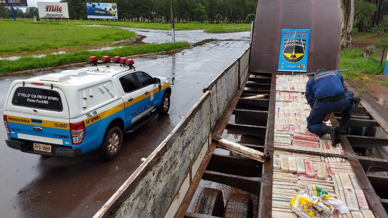 Motorista de carreta é preso transportando mais de meia tonelada de maconha na MS-164 Divulgação