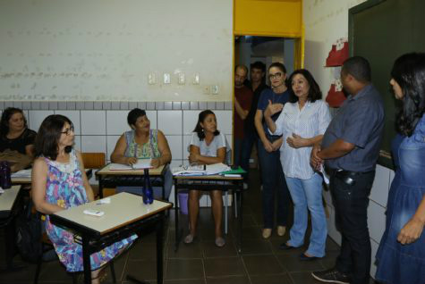 Prefeita Délia verifica pessoalmente situação de escolas no Canaã I e fala com professores – A. Frota
